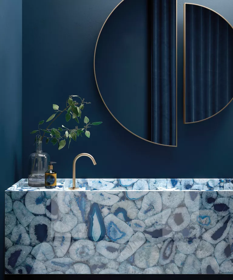 Lavabo de salle de bains en marbre bleu