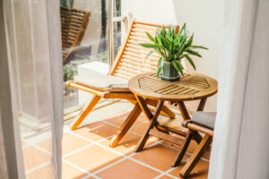 Lire la suite à propos de l’article Idées de jardins sur balcon – 13 façons de créer une oasis luxuriante dans le plus petit des espaces