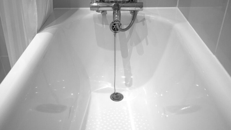 Comment boucher une baignoire sans bouchon ?