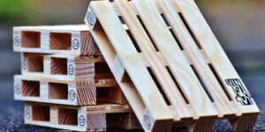 Lire la suite à propos de l’article Où trouver des palettes en bois au meilleur prix : conseils et astuces pour un achat malin