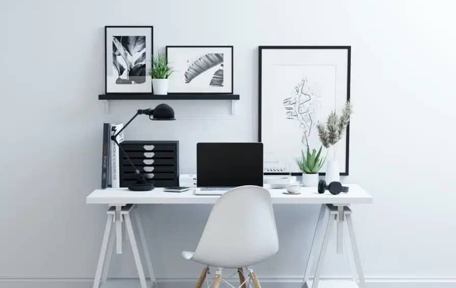 Aménagement d'un bureau minimaliste pour un relooking de bureau