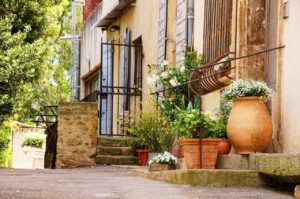 Lire la suite à propos de l’article Numéro de maison en céramique provençale : pourquoi opter pour ce style ?