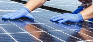 Lire la suite à propos de l’article Louer son terrain pour panneaux solaires : un revenu complémentaire vert