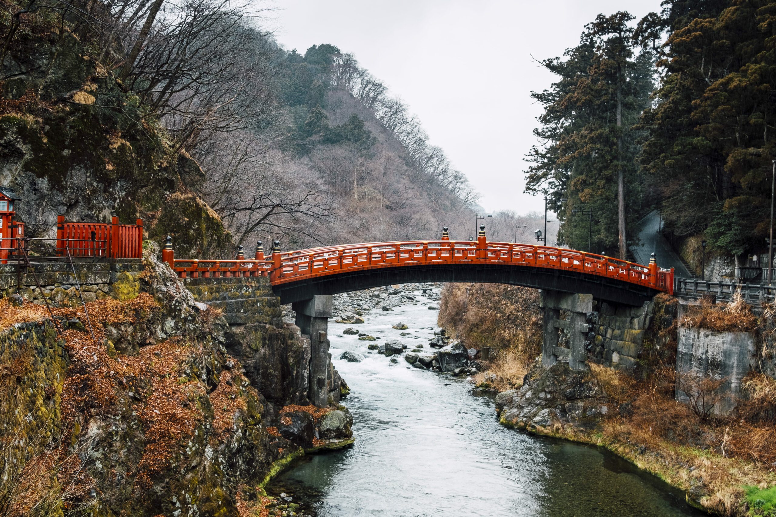You are currently viewing Le pont japonais de jardin : art, structure et harmonie 