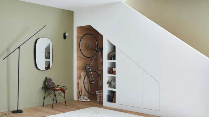 rangement sous escaliers pour vélo entrée aménagement sous escalier bicyclette