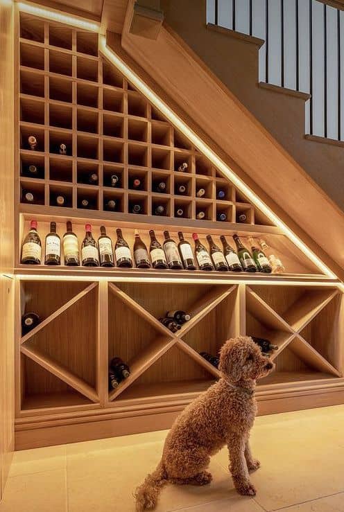 idées aménagement rangement sous escaliers cave à vin élégante