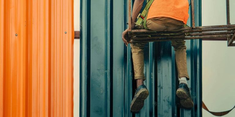 Est-il obligatoire de mettre des plinthes à un échafaudage ?