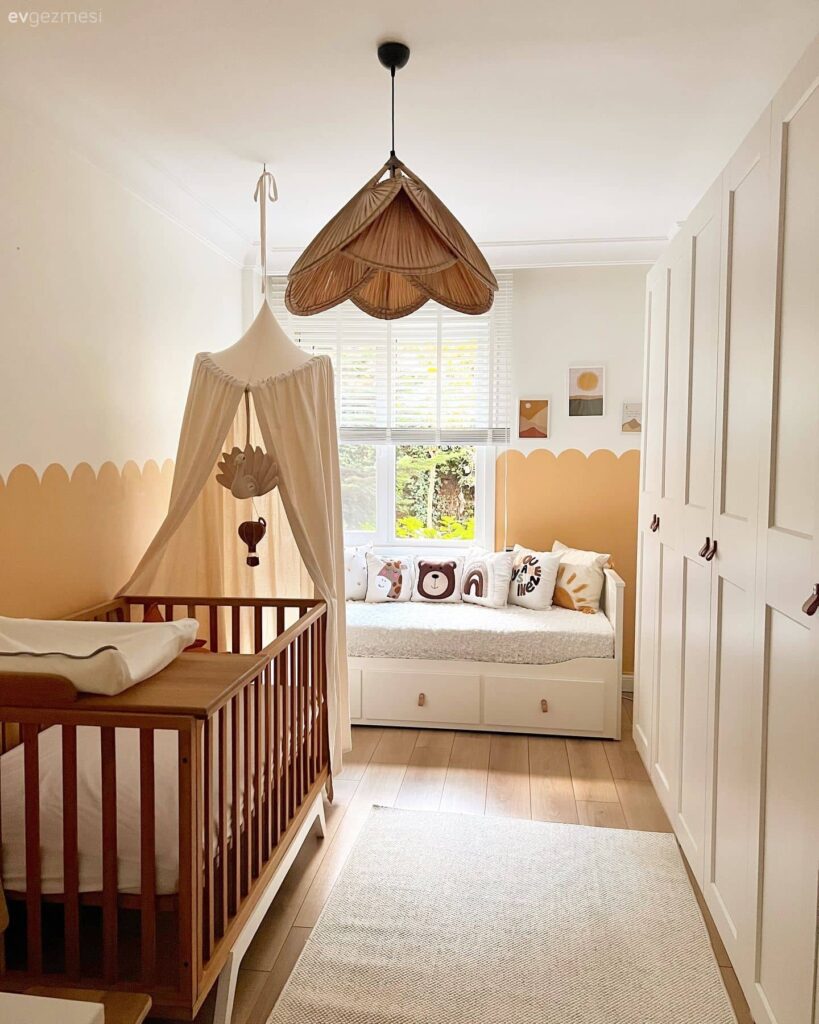 disposition chambre bébé tons orangés 2026