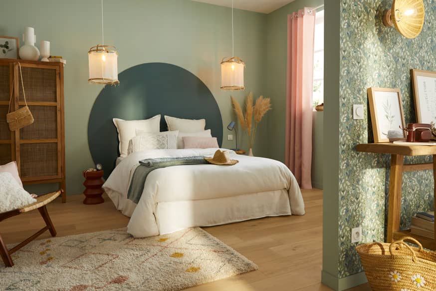 tête de lit en cercle couleur foncée vert et vert sauge chambre parentale bohème tendance originale