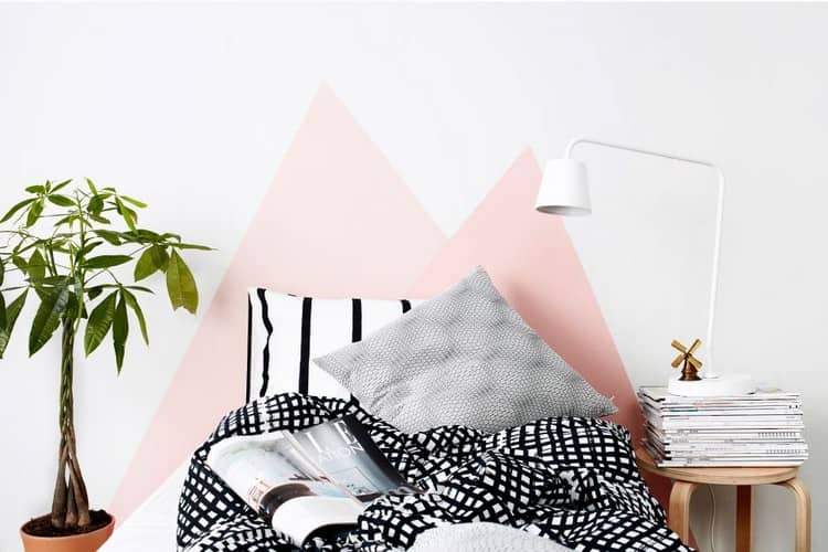 tête de lit peinte en deux couleurs proches rose