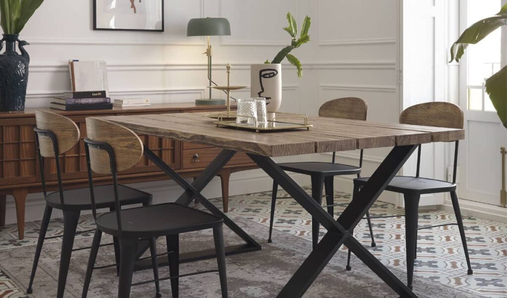 Quelle chaise avec table bois massif style industriel moderne tendance