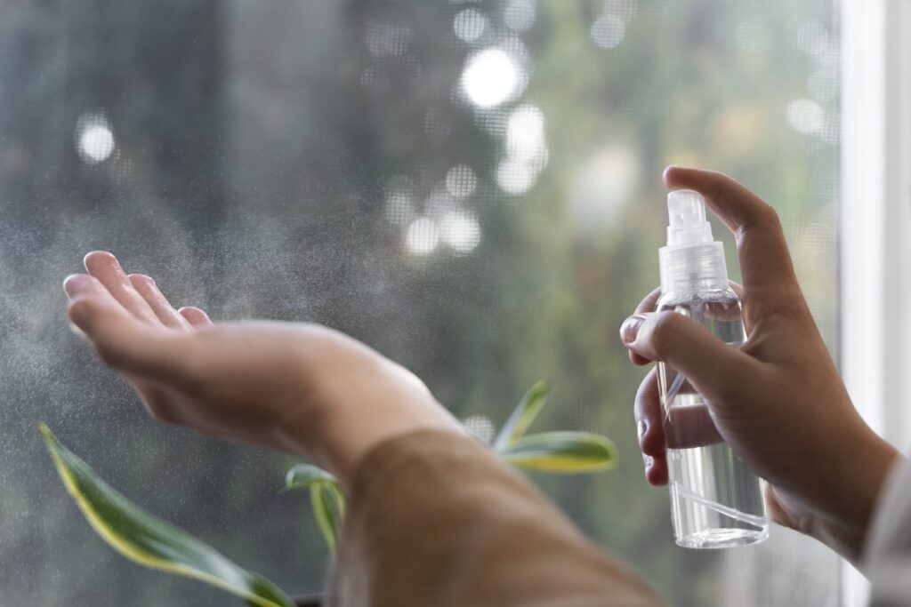 facial water mist brumisateur d'eau visage été chaleur comment se rafraichir