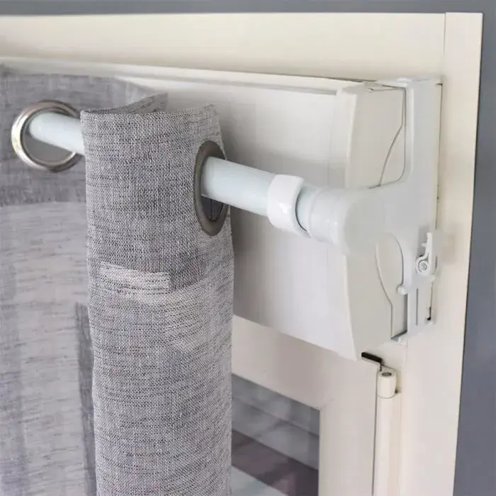 comment fixer une tringle sans percer rideaux salon chambre tendance sans perçage accrocher tutoriel zoom support adhésifs