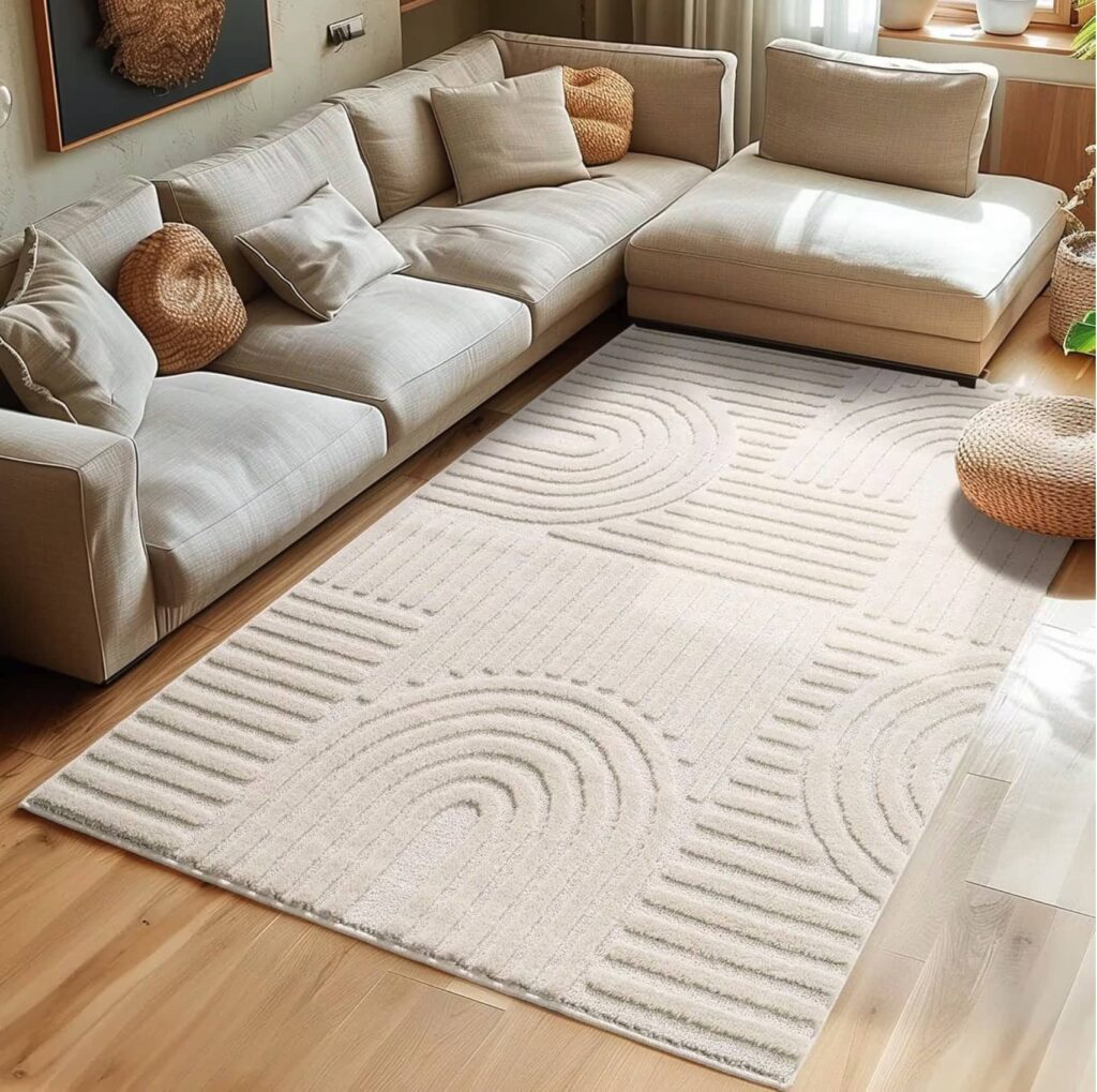 tendance deco 2026 tapis moderne beige dans un salon quel tapis choisir pour salon petit salon bohème scandinave chic tendance design