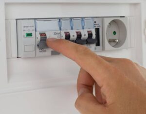 Lire la suite à propos de l’article Différence différentiel type A et AC : quel protection choisir pour votre installation électrique ?